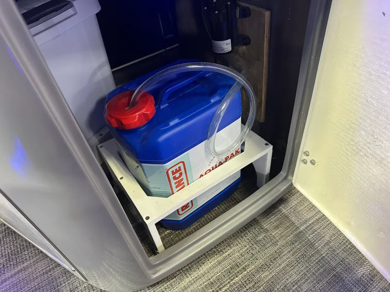 Slide: The Image of Tahoe Cascade 2585 Elite Windshield Tritoon & 250HP 4-Stroke 2025 - 26