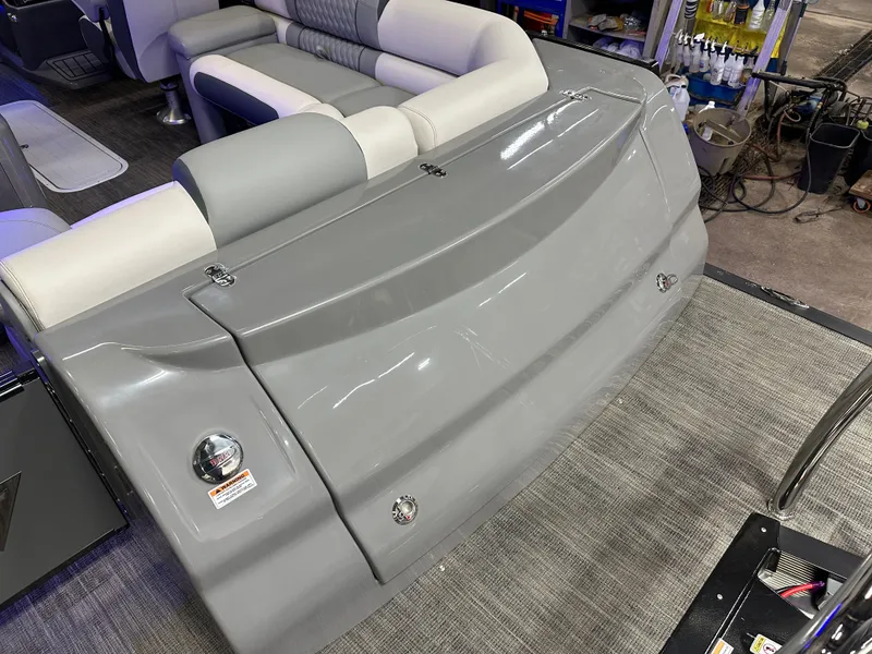 Slide: The Image of Tahoe Cascade 2585 Elite Windshield Tritoon & 250HP 4-Stroke 2025 - 29