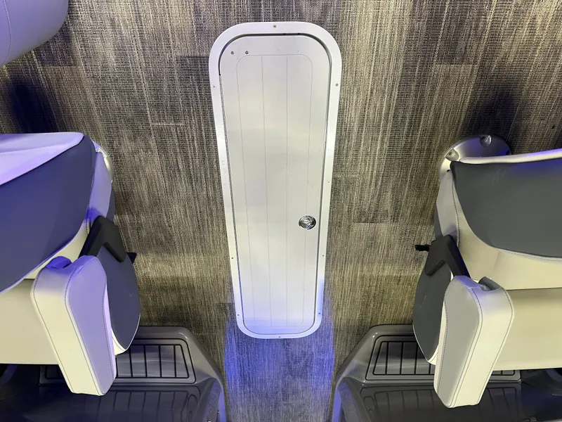 Slide: The Image of Tahoe Cascade 2585 Elite Windshield Tritoon & 250HP 4-Stroke 2025 - 33