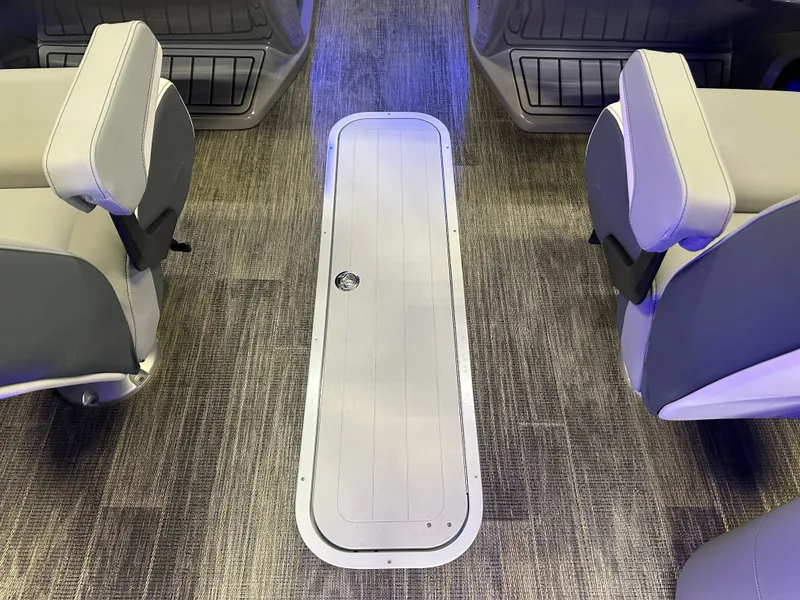 Slide: The Image of Tahoe Cascade 2585 Elite Windshield Tritoon & 250HP 4-Stroke 2025 - 34