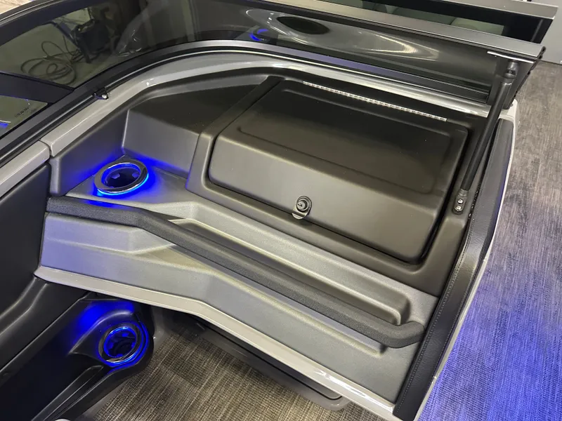 Slide: The Image of Tahoe Cascade 2585 Elite Windshield Tritoon & 250HP 4-Stroke 2025 - 36