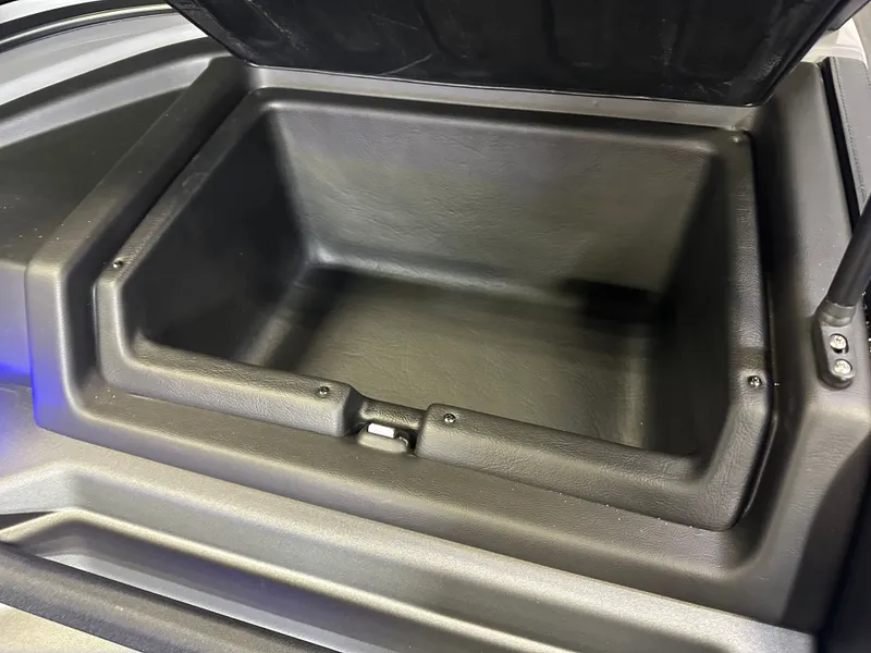 Slide: The Image of Tahoe Cascade 2585 Elite Windshield Tritoon & 250HP 4-Stroke 2025 - 37