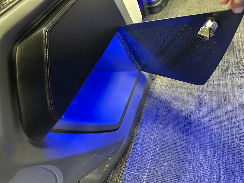 Slide: The Image of Tahoe Cascade 2585 Elite Windshield Tritoon & 250HP 4-Stroke 2025 - 39