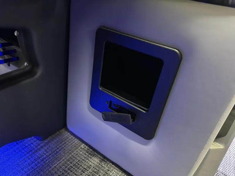 Slide: The Image of Tahoe Cascade 2585 Elite Windshield Tritoon & 250HP 4-Stroke 2025 - 41