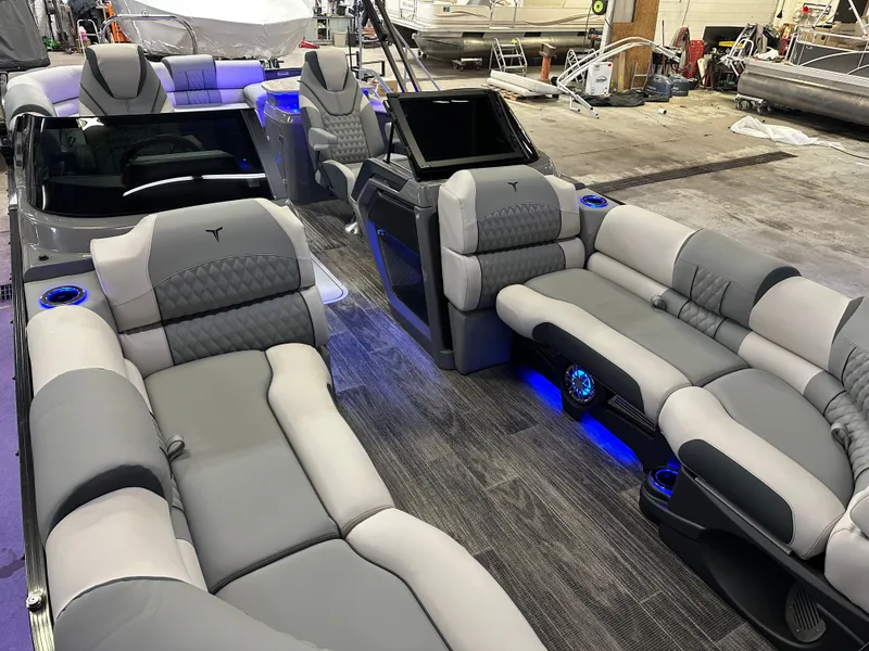 Slide: The Image of Tahoe Cascade 2585 Elite Windshield Tritoon & 250HP 4-Stroke 2025 - 43