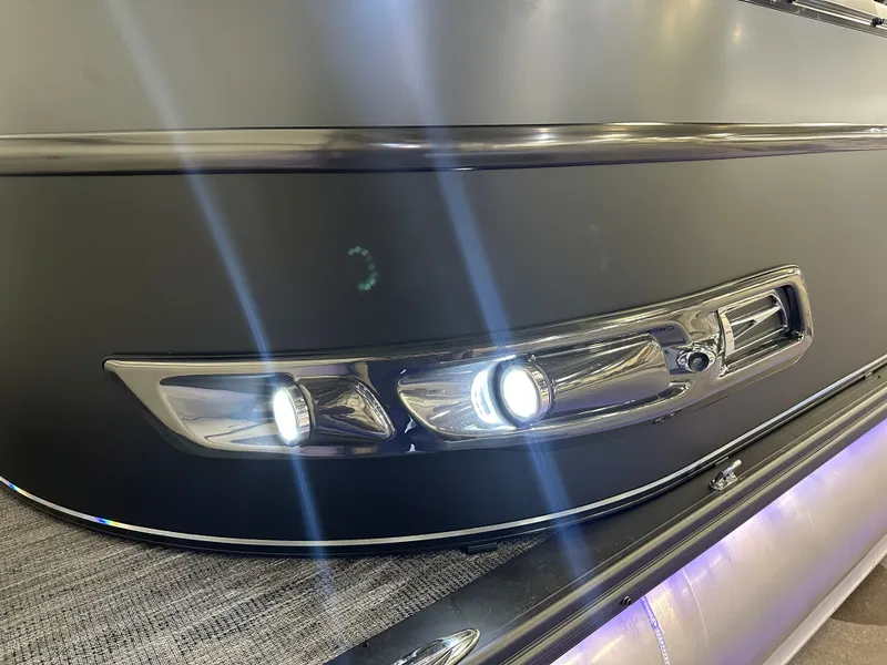 Slide: The Image of Tahoe Cascade 2585 Elite Windshield Tritoon & 250HP 4-Stroke 2025 - 44