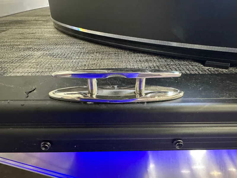 Slide: The Image of Tahoe Cascade 2585 Elite Windshield Tritoon & 250HP 4-Stroke 2025 - 45