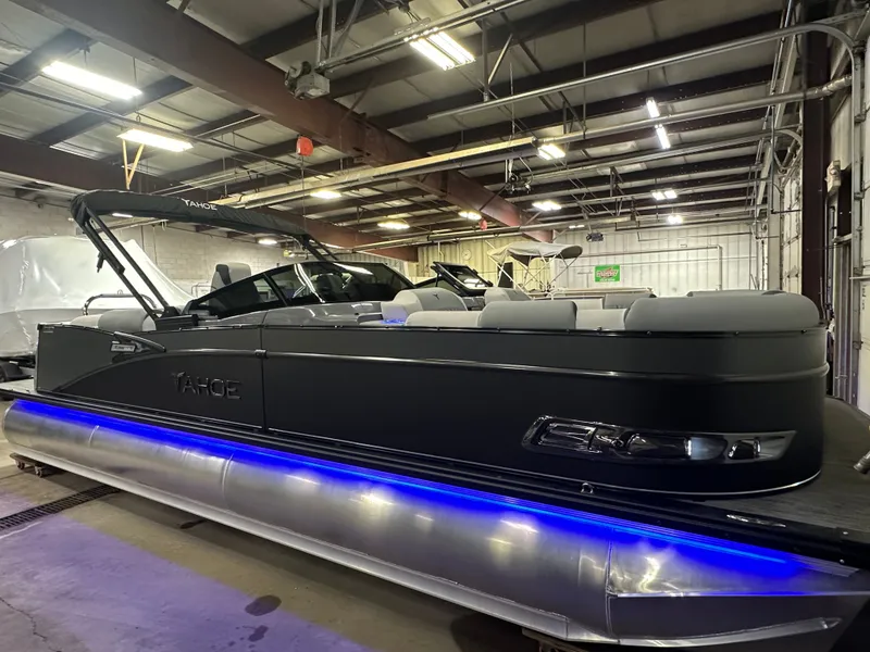 Slide: The Image of Tahoe Cascade 2585 Elite Windshield Tritoon & 250HP 4-Stroke 2025 - 56