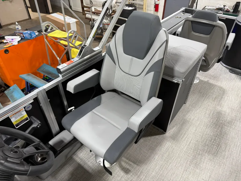 Slide: The Image of Tahoe GEOfish 2385 Rear Fish Tritoon & Honda 4-Stroke EFI 2025 - 12