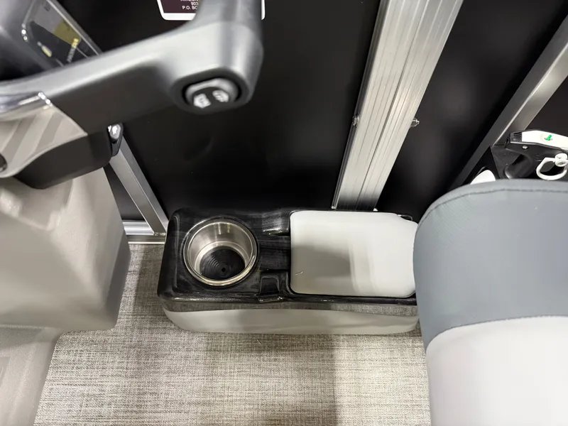 Slide: The Image of Tahoe GEOfish 2385 Rear Fish Tritoon & Honda 4-Stroke EFI 2025 - 16