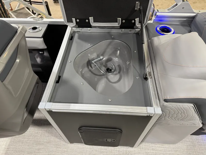 Slide: The Image of Tahoe GEOfish 2385 Rear Fish Tritoon & Honda 4-Stroke EFI 2025 - 19