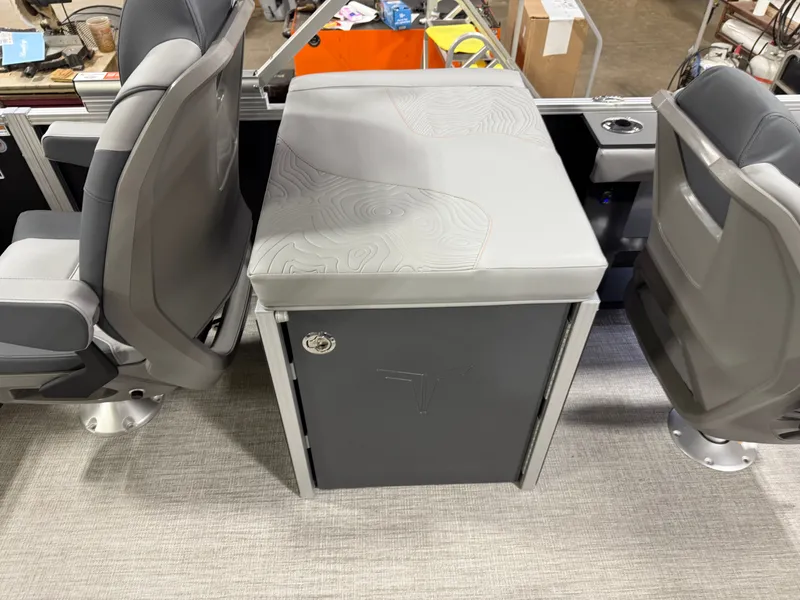 Slide: The Image of Tahoe GEOfish 2385 Rear Fish Tritoon & Honda 4-Stroke EFI 2025 - 21