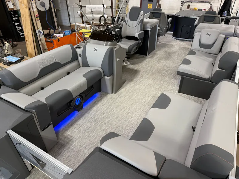 Slide: The Image of Tahoe GEOfish 2385 Rear Fish Tritoon & Honda 4-Stroke EFI 2025 - 41