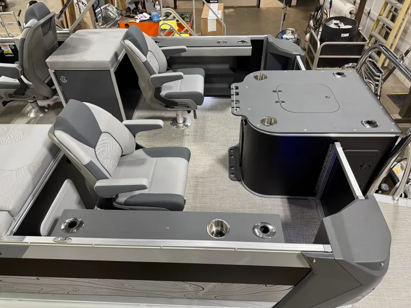 Slide: The Image of Tahoe GEOfish 2385 Rear Fish Tritoon & Honda 4-Stroke EFI 2025 - 5