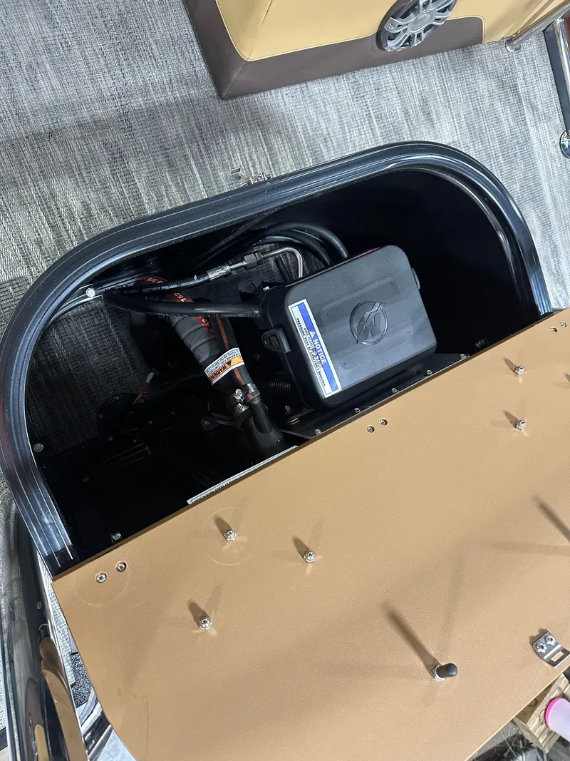 Slide: The Image of Tahoe Grand Tahoe 2585 Quad Lounge Windshield Tritoon & Mercury 400HP V10 2025 - 51