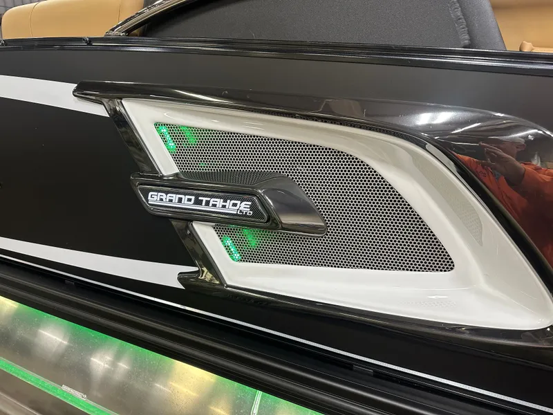 Slide: The Image of Tahoe Grand Tahoe 2585 Quad Lounge Windshield Tritoon & Mercury 400HP V10 2025 - 62