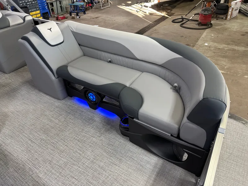 Slide: The Image of Tahoe LTZ 2385 (CRB) Cruise Rear Bench Tritoon & Honda 4-Stroke EFI 2025 - 11