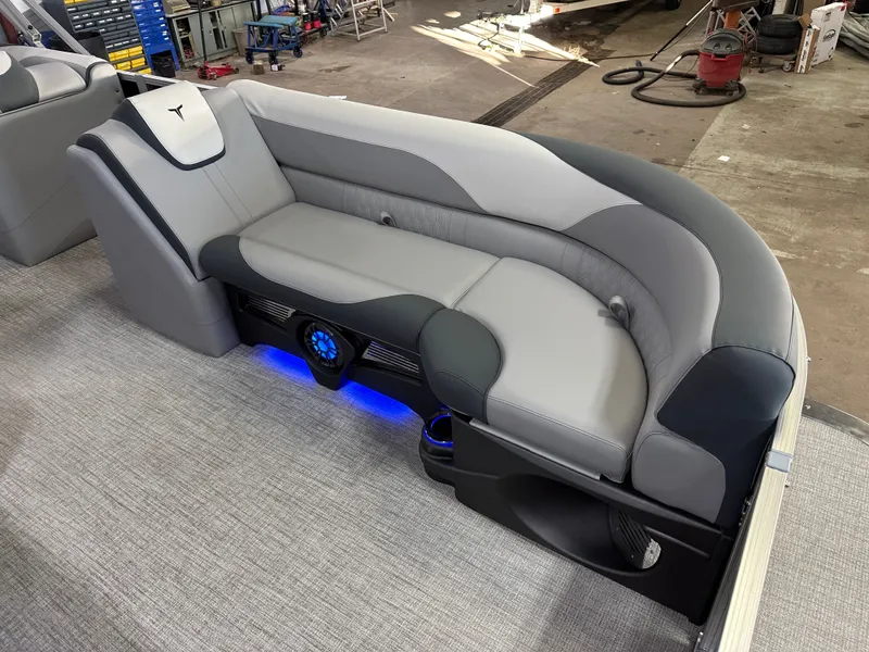 Slide: The Image of Tahoe LTZ 2385 (CRB) Cruise Rear Bench Tritoon & Honda 4-Stroke EFI 2025 - 12