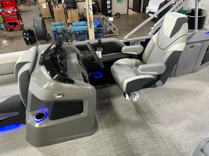 Slide: The Image of Tahoe LTZ 2385 (CRB) Cruise Rear Bench Tritoon & Honda 4-Stroke EFI 2025 - 13