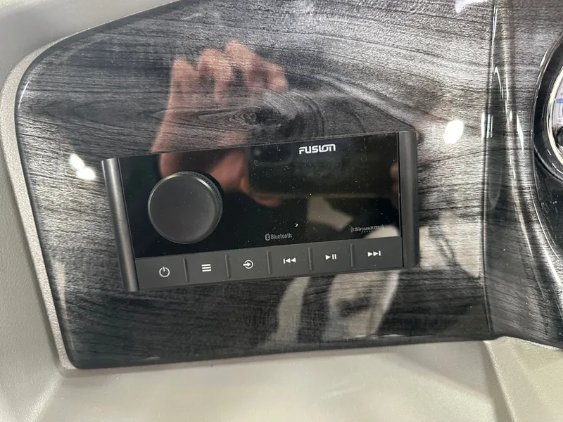 Slide: The Image of Tahoe LTZ 2385 (CRB) Cruise Rear Bench Tritoon & Honda 4-Stroke EFI 2025 - 16