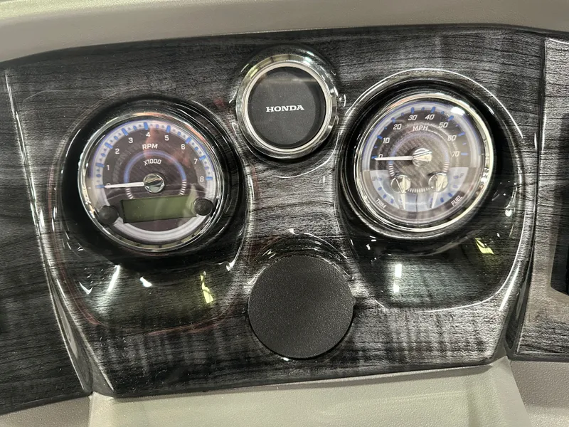 Slide: The Image of Tahoe LTZ 2385 (CRB) Cruise Rear Bench Tritoon & Honda 4-Stroke EFI 2025 - 17