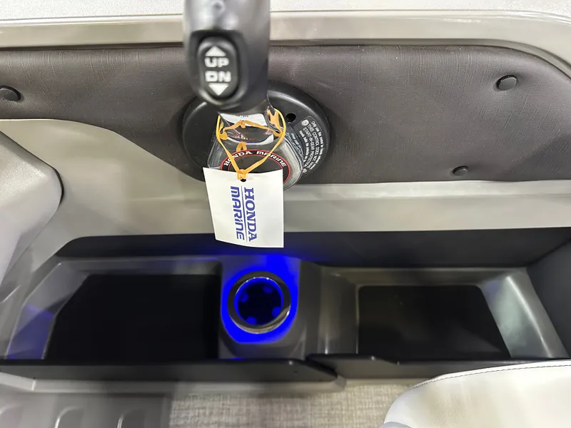 Slide: The Image of Tahoe LTZ 2385 (CRB) Cruise Rear Bench Tritoon & Honda 4-Stroke EFI 2025 - 19