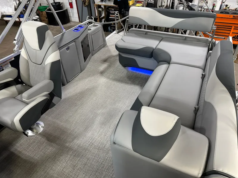 Slide: The Image of Tahoe LTZ 2385 (CRB) Cruise Rear Bench Tritoon & Honda 4-Stroke EFI 2025 - 21