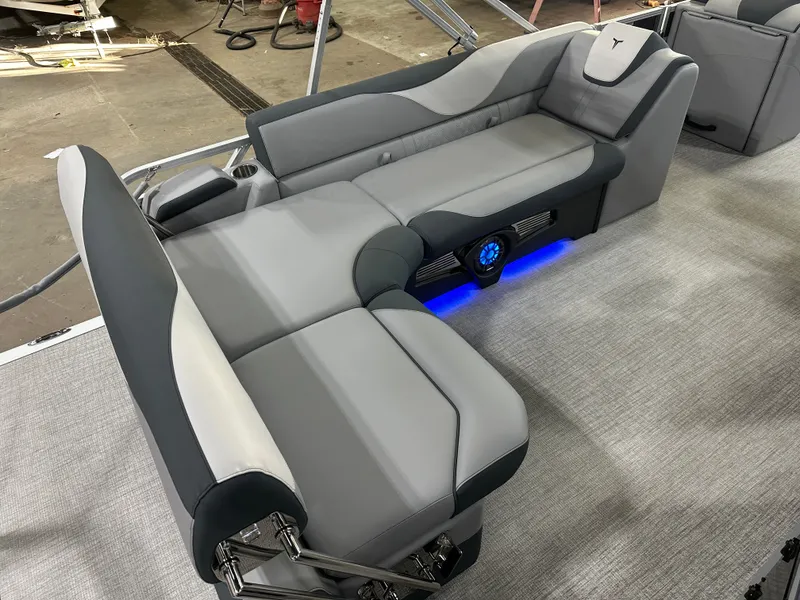 Slide: The Image of Tahoe LTZ 2385 (CRB) Cruise Rear Bench Tritoon & Honda 4-Stroke EFI 2025 - 22