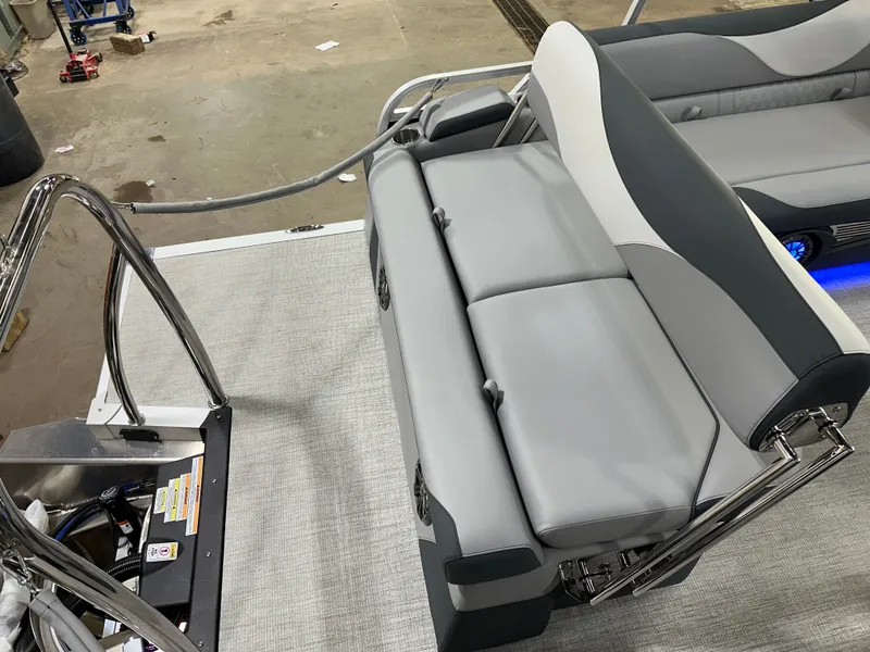 Slide: The Image of Tahoe LTZ 2385 (CRB) Cruise Rear Bench Tritoon & Honda 4-Stroke EFI 2025 - 23