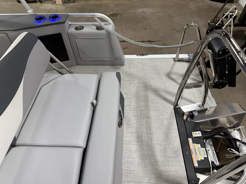 Slide: The Image of Tahoe LTZ 2385 (CRB) Cruise Rear Bench Tritoon & Honda 4-Stroke EFI 2025 - 24