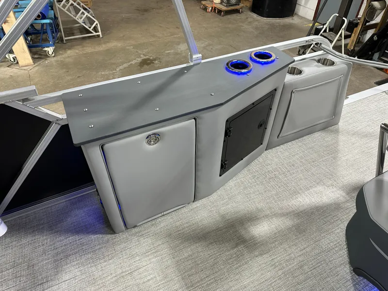 Slide: The Image of Tahoe LTZ 2385 (CRB) Cruise Rear Bench Tritoon & Honda 4-Stroke EFI 2025 - 28