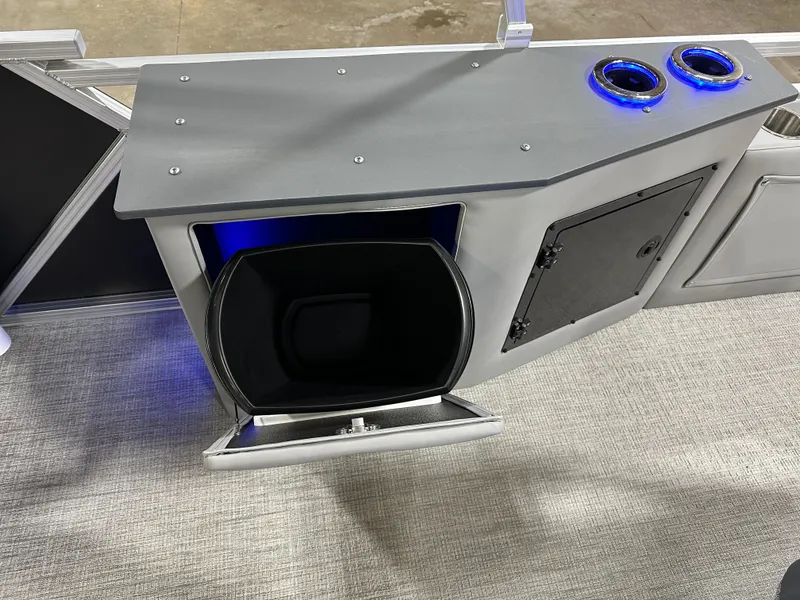 Slide: The Image of Tahoe LTZ 2385 (CRB) Cruise Rear Bench Tritoon & Honda 4-Stroke EFI 2025 - 29