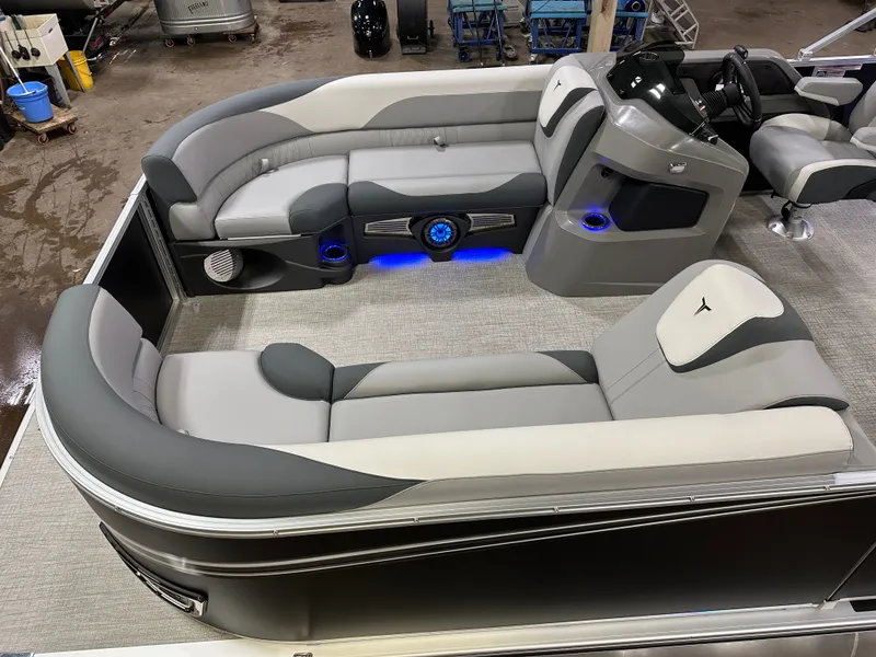 Slide: The Image of Tahoe LTZ 2385 (CRB) Cruise Rear Bench Tritoon & Honda 4-Stroke EFI 2025 - 3