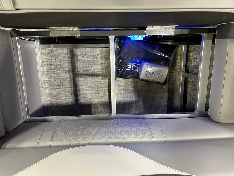 Slide: The Image of Tahoe LTZ 2385 (CRB) Cruise Rear Bench Tritoon & Honda 4-Stroke EFI 2025 - 31