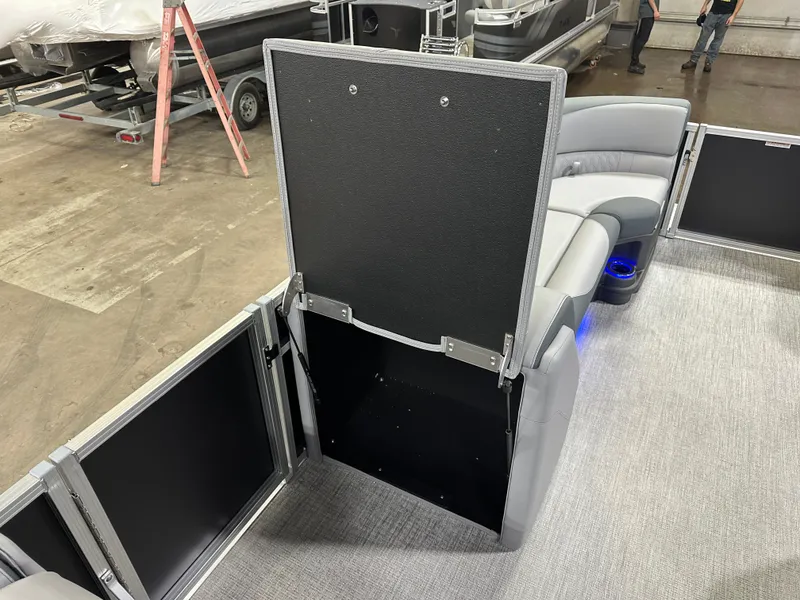 Slide: The Image of Tahoe LTZ 2385 (CRB) Cruise Rear Bench Tritoon & Honda 4-Stroke EFI 2025 - 32