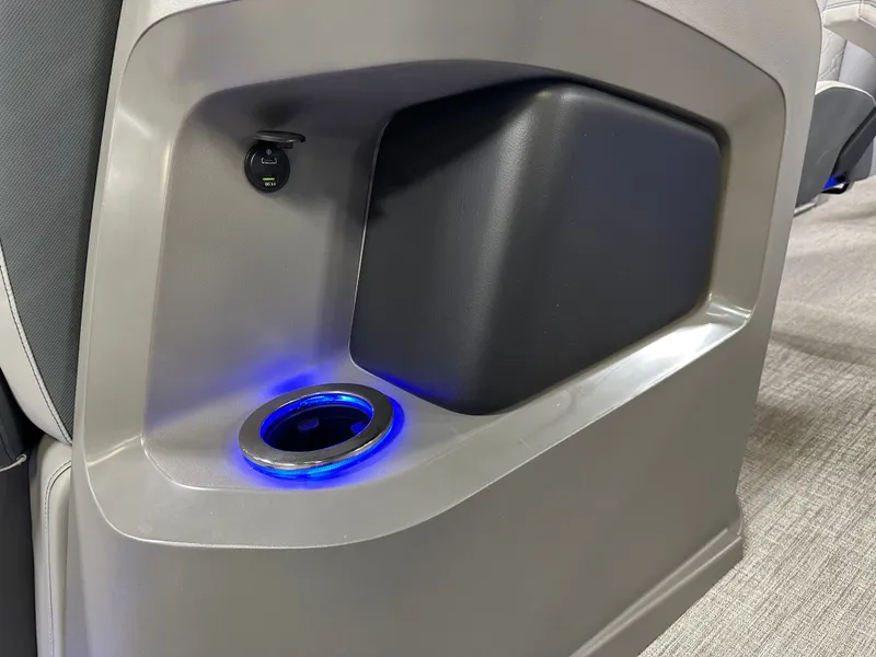 Slide: The Image of Tahoe LTZ 2385 (CRB) Cruise Rear Bench Tritoon & Honda 4-Stroke EFI 2025 - 33