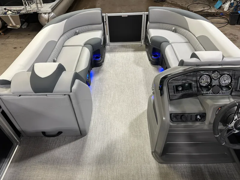 Slide: The Image of Tahoe LTZ 2385 (CRB) Cruise Rear Bench Tritoon & Honda 4-Stroke EFI 2025 - 34