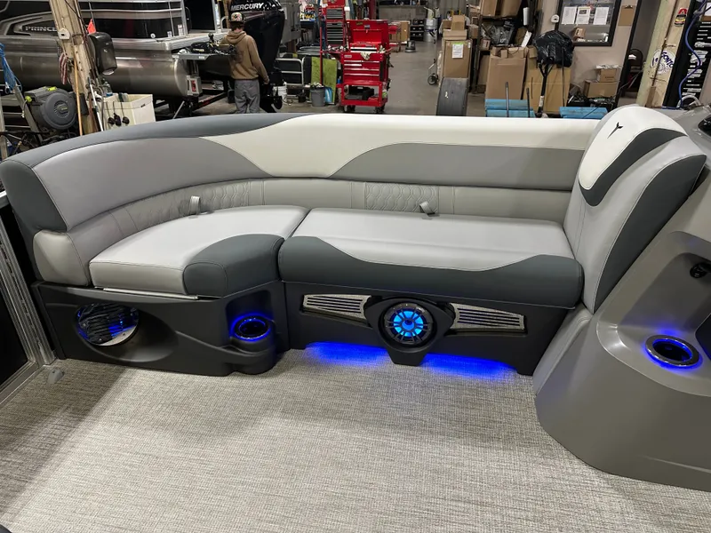 Slide: The Image of Tahoe LTZ 2385 (CRB) Cruise Rear Bench Tritoon & Honda 4-Stroke EFI 2025 - 36