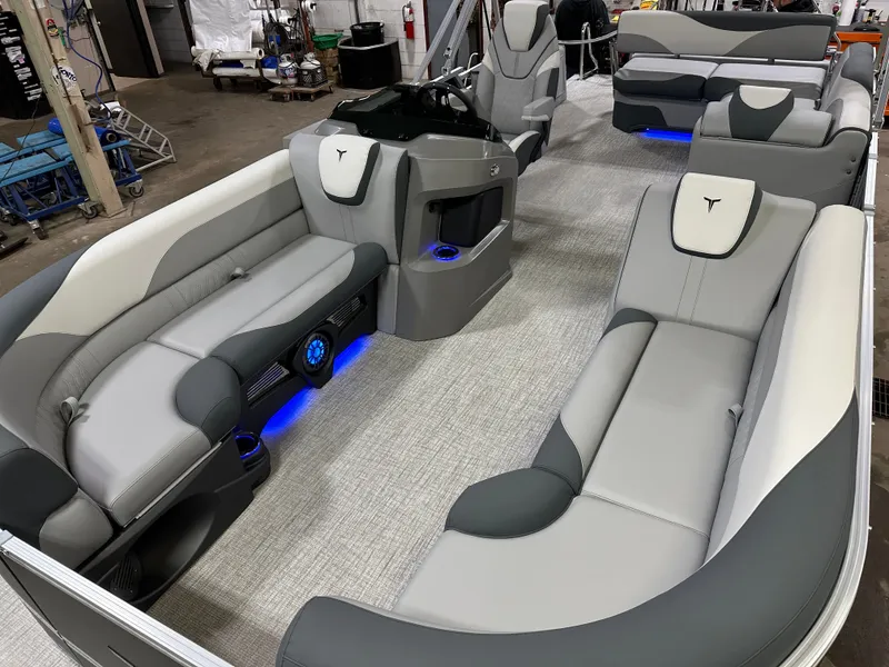 Slide: The Image of Tahoe LTZ 2385 (CRB) Cruise Rear Bench Tritoon & Honda 4-Stroke EFI 2025 - 37