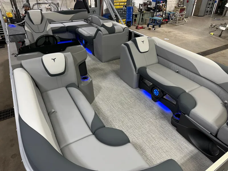 Slide: The Image of Tahoe LTZ 2385 (CRB) Cruise Rear Bench Tritoon & Honda 4-Stroke EFI 2025 - 38