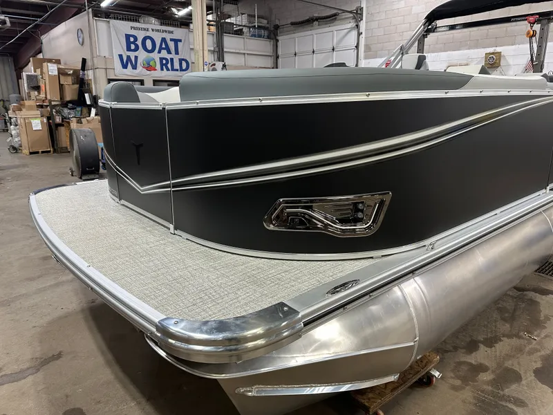 Slide: The Image of Tahoe LTZ 2385 (CRB) Cruise Rear Bench Tritoon & Honda 4-Stroke EFI 2025 - 42