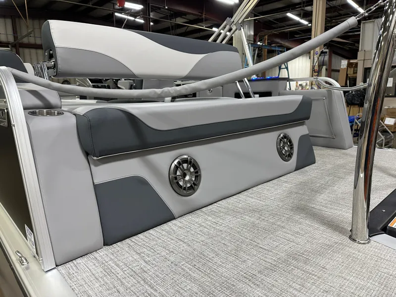 Slide: The Image of Tahoe LTZ 2385 (CRB) Cruise Rear Bench Tritoon & Honda 4-Stroke EFI 2025 - 47