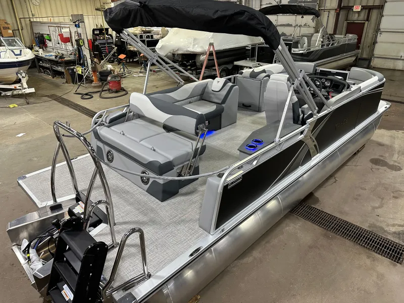 Slide: The Image of Tahoe LTZ 2385 (CRB) Cruise Rear Bench Tritoon & Honda 4-Stroke EFI 2025 - 49