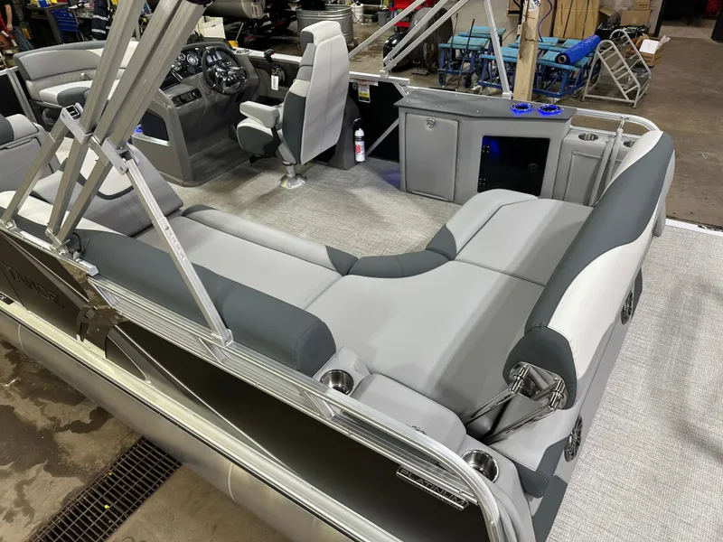 Slide: The Image of Tahoe LTZ 2385 (CRB) Cruise Rear Bench Tritoon & Honda 4-Stroke EFI 2025 - 5