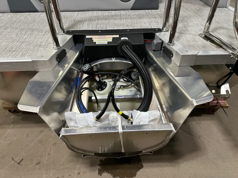 Slide: The Image of Tahoe LTZ 2385 (CRB) Cruise Rear Bench Tritoon & Honda 4-Stroke EFI 2025 - 52