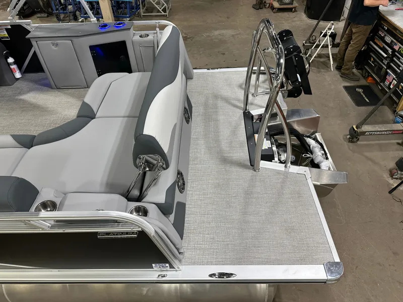 Slide: The Image of Tahoe LTZ 2385 (CRB) Cruise Rear Bench Tritoon & Honda 4-Stroke EFI 2025 - 6