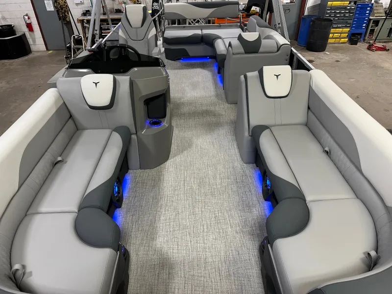 Slide: The Image of Tahoe LTZ 2385 (CRB) Cruise Rear Bench Tritoon & Honda 4-Stroke EFI 2025 - 9