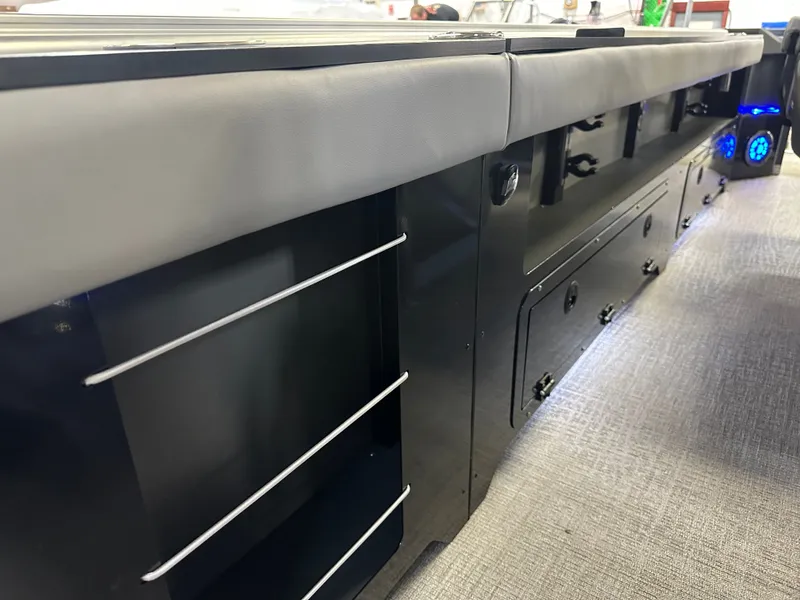 Slide: The Image of Tahoe Geofish CRF 2585 Tritoon & Honda 4-Stroke EFI 2025 - 39