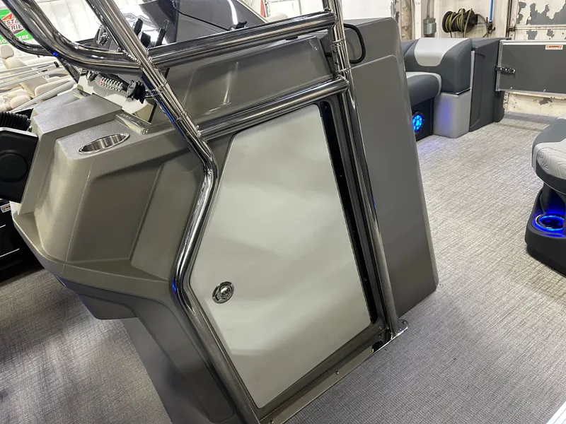 Slide: The Image of Tahoe Geofish CRF 2585 Tritoon & Honda 4-Stroke EFI 2025 - 42