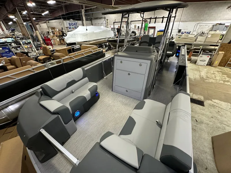 Slide: The Image of Tahoe Geofish CRF 2585 Tritoon & Honda 4-Stroke EFI 2025 - 52